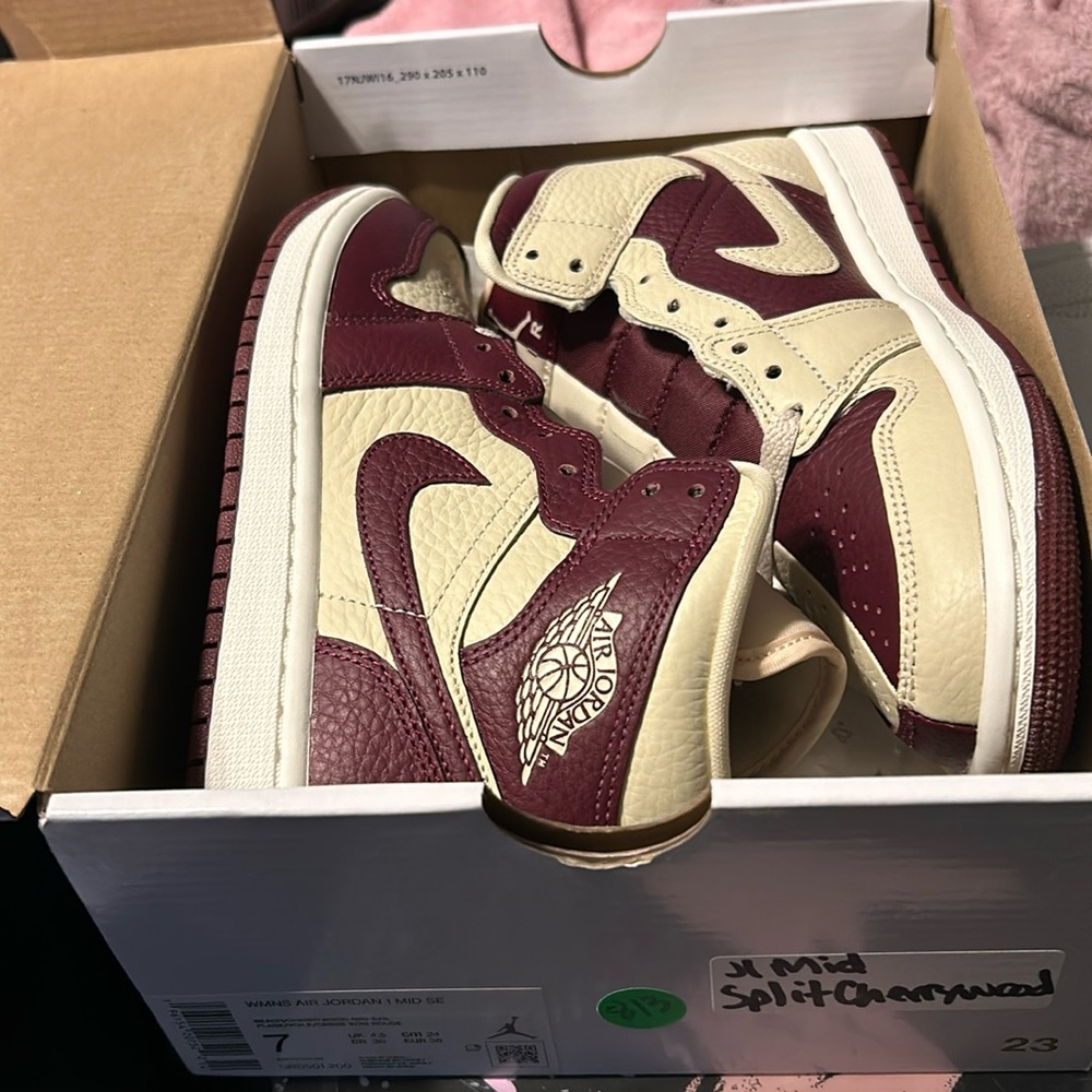 Women’s Retro Jordan 1 Mid SE, size 7